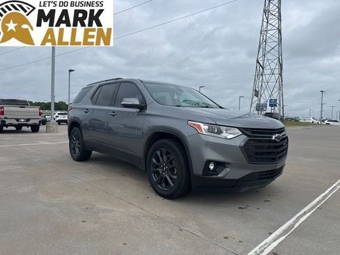 Used 2021 Chevrolet Traverse RS FWD image 1