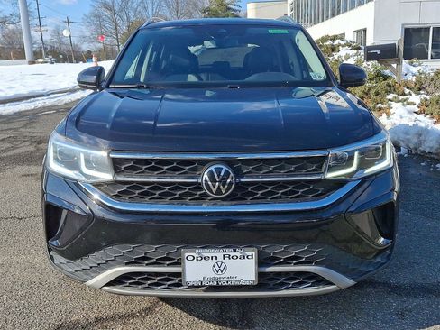 Used 2022 Volkswagen Taos SEL w/ Panoramic Sunroof Package image 2