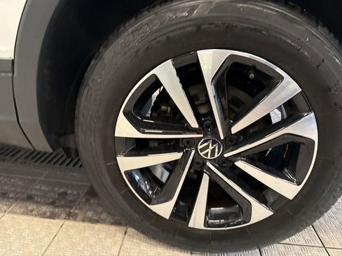 Used 2022 Volkswagen Tiguan S image 13