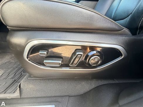 Certified 2024 Jeep Grand Cherokee Overland w/ Luxury Tech Group IV AWD/4WD image 16