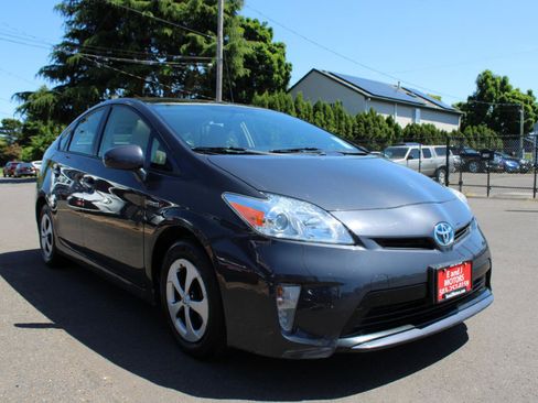 Used 2014 Toyota Prius Three w/ Solar Roof Package FWD image 7