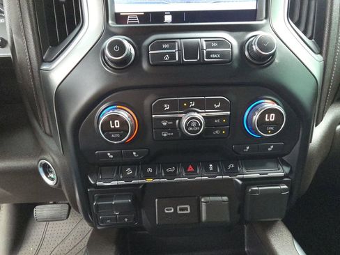 Used 2019 Chevrolet Silverado 1500 RST AWD/4WD image 25