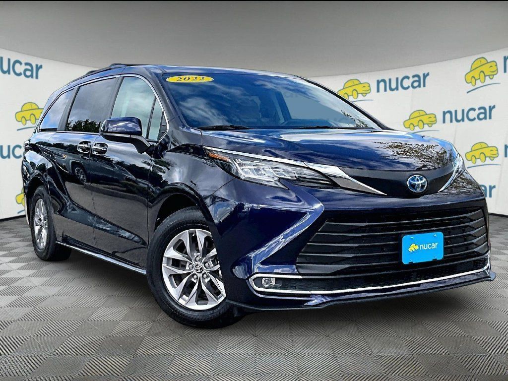 Used 2022 Toyota Sienna XLE w/ XLE Plus Package AWD/4WD image 1