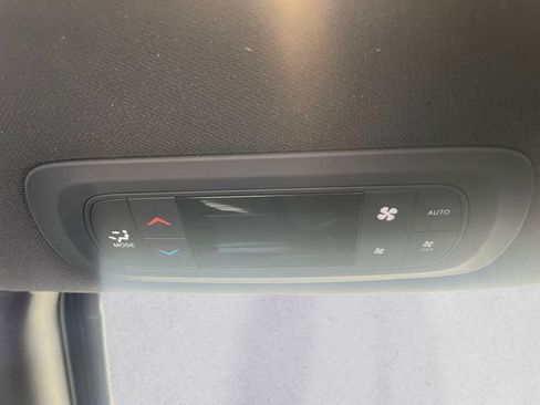 Used 2020 Chrysler Pacifica Touring-L Plus image 18