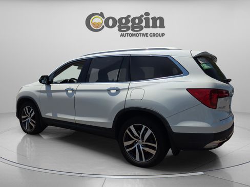 Certified 2018 Honda Pilot Elite image 3