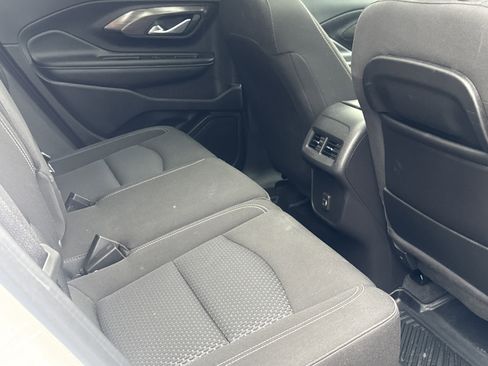 Used 2024 GMC Terrain SLE w/ Driver Convenience Package FWD image 14
