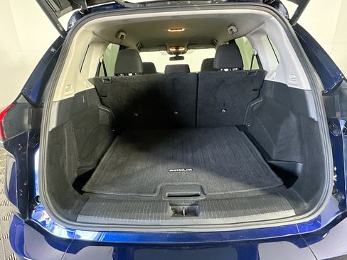 Used 2024 Nissan Rogue SV AWD/4WD image 27