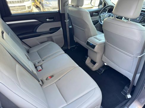 Used 2017 Toyota Highlander XLE FWD image 32