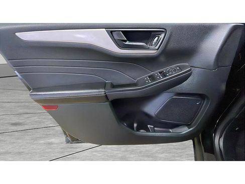 Used 2022 Ford Escape SE w/ Cold Weather Package image 9