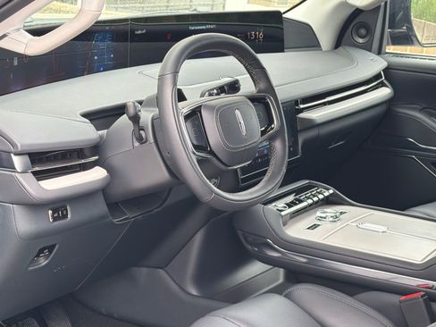 New 2026 Lincoln Navigator L Premier image 15