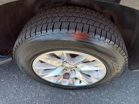 Used 2024 Chevrolet Suburban Premier AWD/4WD image 14