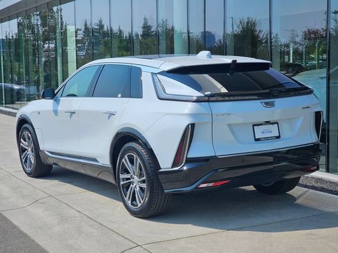 New 2026 Cadillac Lyriq Luxury AWD/4WD image 3