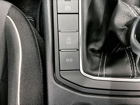 Used 2025 Volkswagen Jetta Sport image 36