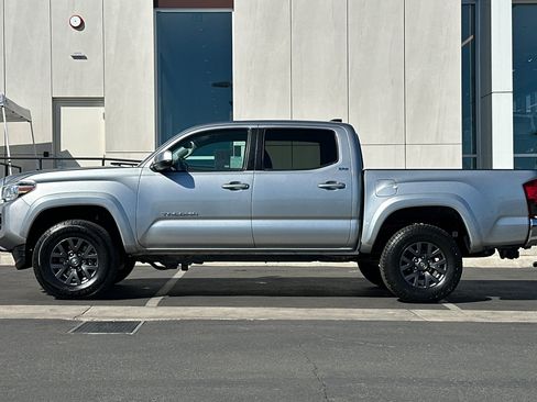 Used 2022 Toyota Tacoma TRD Off-Road image 6