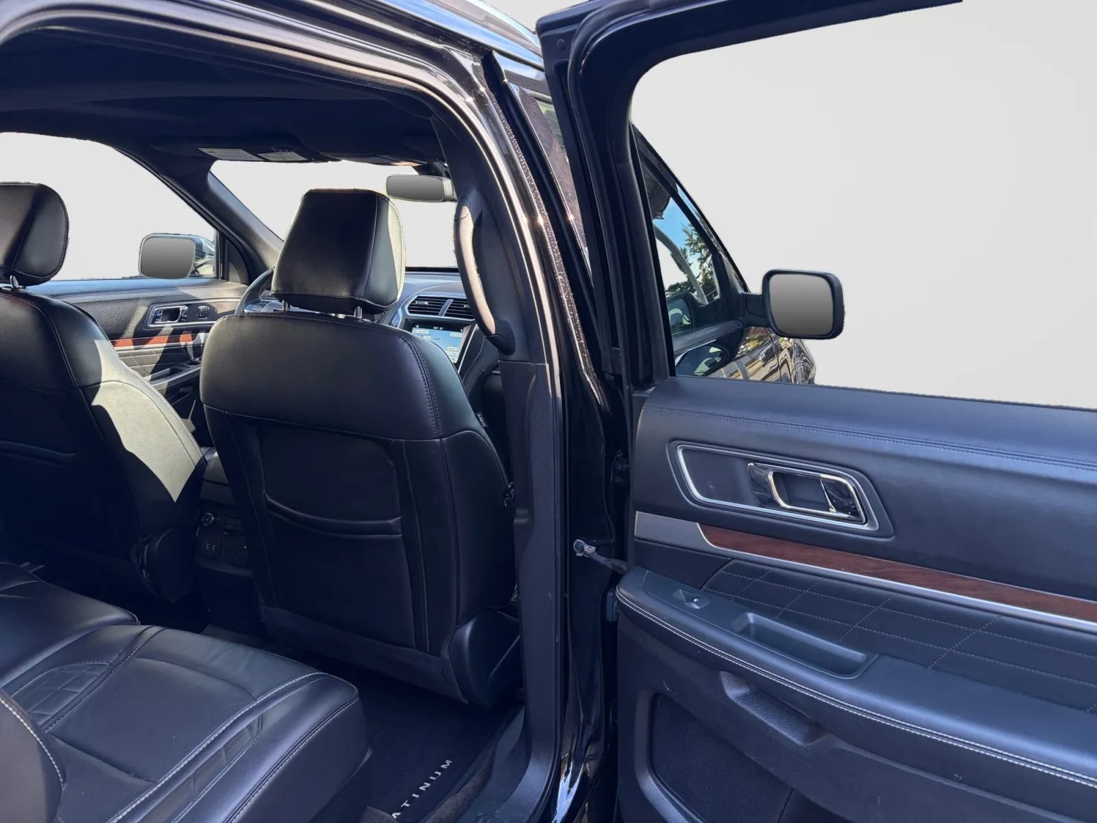 Used 2018 Ford Explorer Platinum AWD/4WD image 18