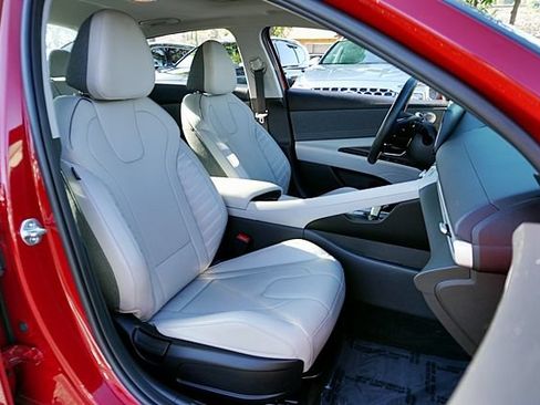 Certified 2023 Hyundai Elantra Limited FWD image 13