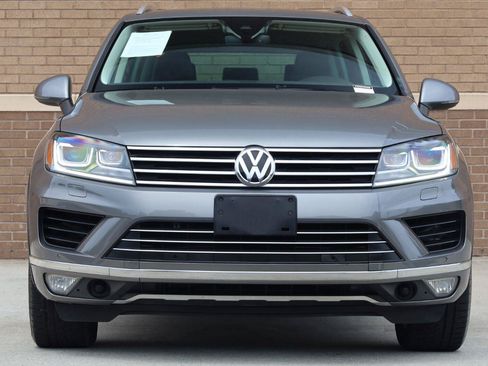 Used 2017 Volkswagen Touareg Sport AWD/4WD image 5