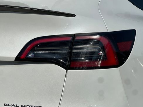 Used 2023 Tesla Model Y Performance image 32