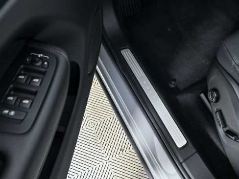 Certified 2025 Volvo XC60 B5 Plus AWD/4WD image 9