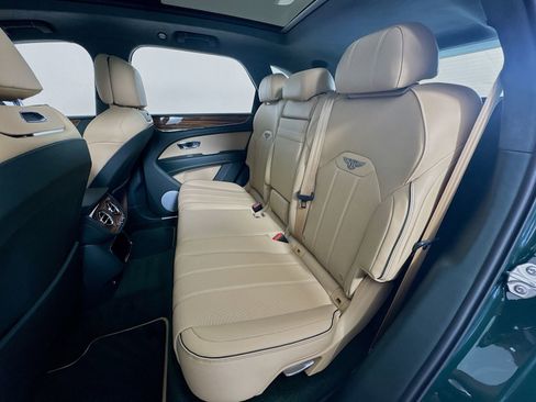 Certified 2025 Bentley Bentayga AWD/4WD image 25