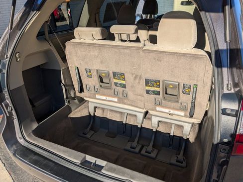 Used 2015 Toyota Sienna LE image 10