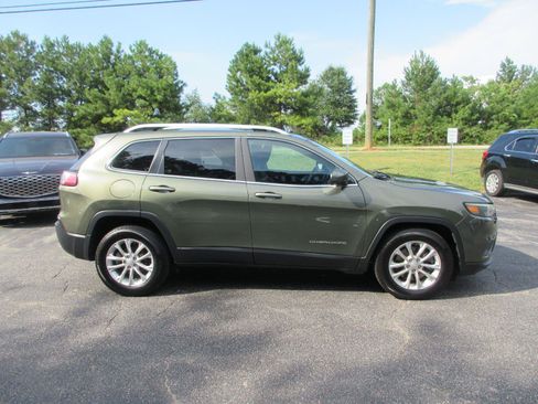 Used 2019 Jeep Cherokee Latitude w/ Popular Appearance Group FWD image 4