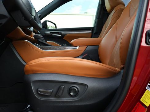 Used 2023 Toyota Highlander Platinum image 39