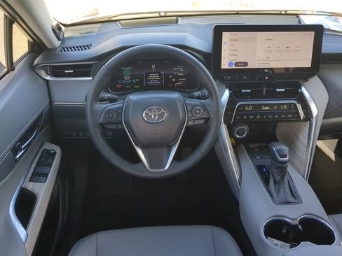 Used 2023 Toyota Venza LE image 22