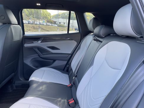 New 2026 Volkswagen Tiguan SE R-Line FWD image 12