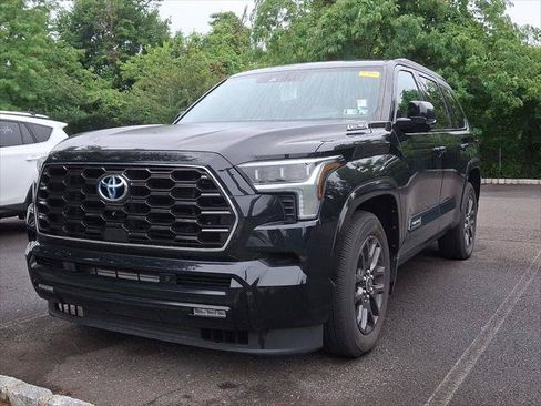 Certified 2023 Toyota Sequoia Platinum AWD/4WD image 3