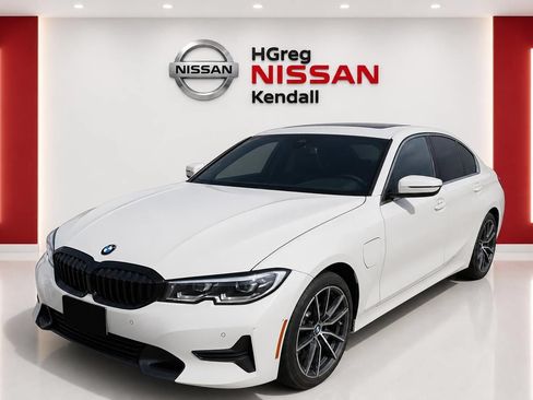 Used 2021 BMW 330e w/ Convenience Package RWD image 3