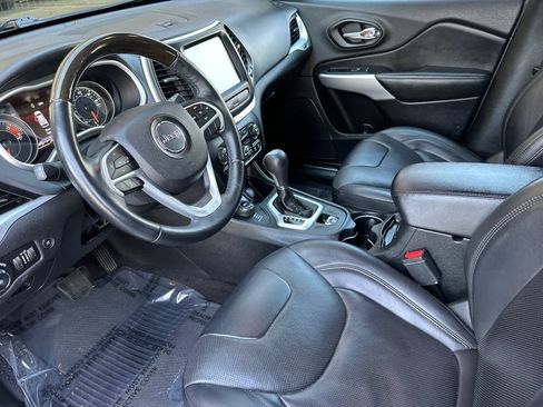 Used 2018 Jeep Cherokee Overland AWD/4WD image 11