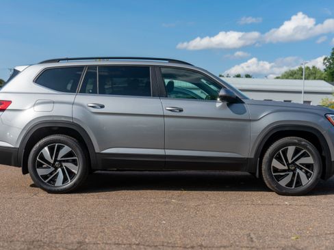 New 2026 Volkswagen Atlas SE image 8