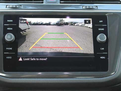 Used 2022 Volkswagen Tiguan SE FWD image 21