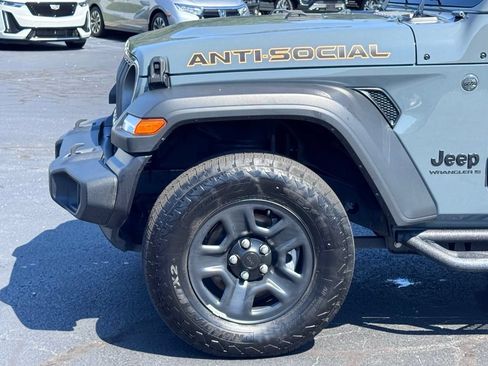 Used 2025 Jeep Wrangler Sport AWD/4WD image 31