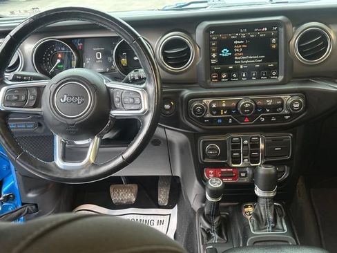 Used 2022 Jeep Wrangler Unlimited Rubicon 4xe w/ Cold Weather Group AWD/4WD image 15