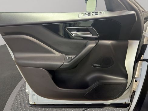 Used 2017 Jaguar F-PACE Premium image 16