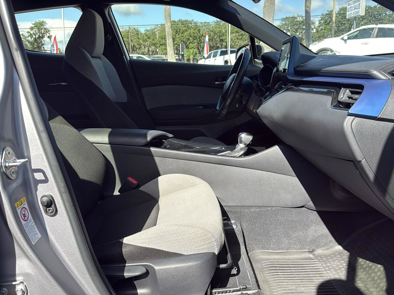 Used 2019 Toyota C-HR XLE FWD image 9