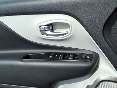 Used 2020 Jeep Renegade Limited w/ Safety and Security Group FWD image 28