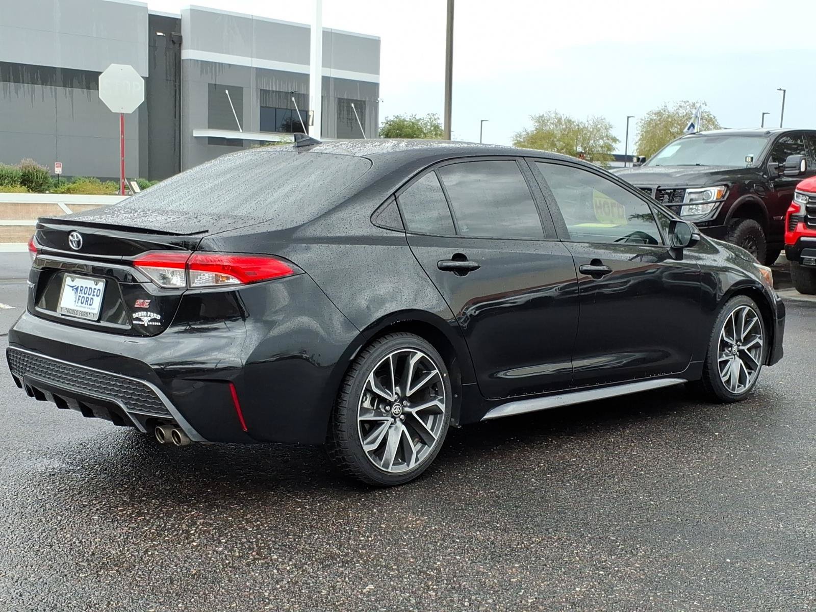 Used 2020 Toyota Corolla SE w/ SE Premium Package FWD image 5
