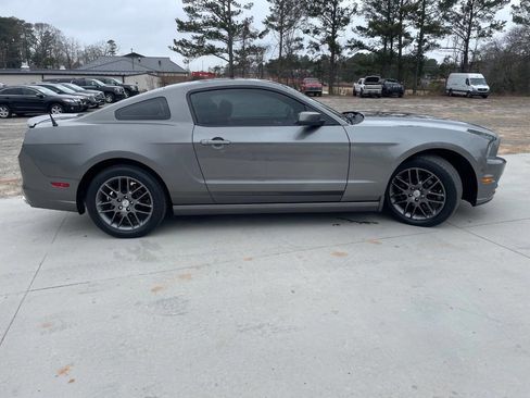 Used 2013 Ford Mustang Premium image 4