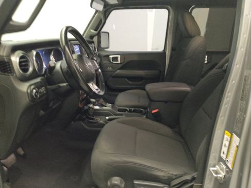 Used 2020 Jeep Wrangler Unlimited Sahara AWD/4WD image 17