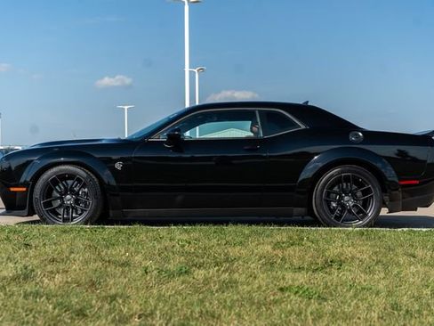 Used 2018 Dodge Challenger SRT Hellcat image 4