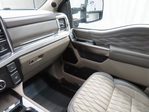 Used 2025 Ford F350 Platinum w/ Platinum Plus Package image 28