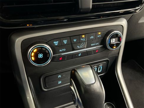 Used 2021 Ford EcoSport Titanium image 16