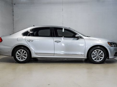 Used 2016 Volkswagen Passat 1.8T S FWD image 9