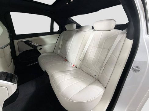 New 2026 BMW 750e xDrive AWD/4WD image 23