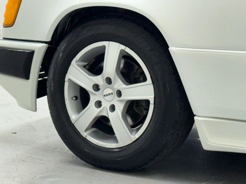 Used 1990 Mercedes-Benz 300 E 3.0 image 39