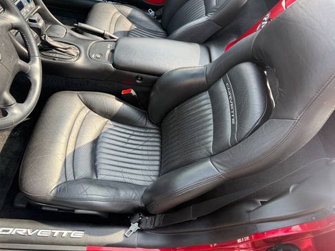 Used 2001 Chevrolet Corvette Convertible w/ Preferred Equipment Group2 RWD image 8