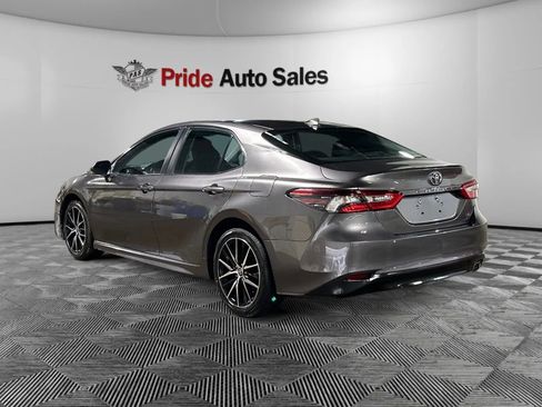 Used 2022 Toyota Camry SE FWD image 5